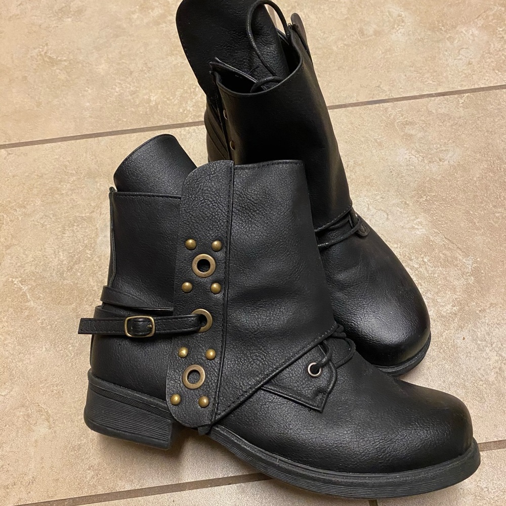 Cute Women’s Low Ankle Booties Size 9, 8.5, 8